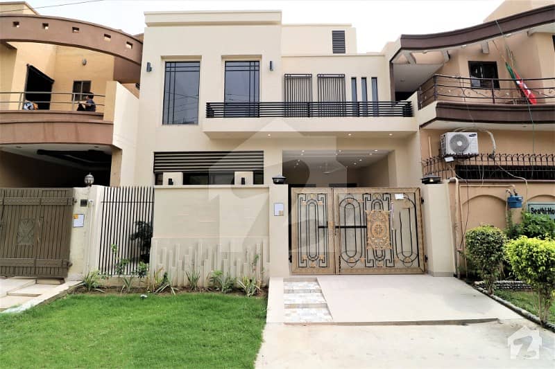 Solid 5 Marla Superb Brand New House For Sale  Near to Park