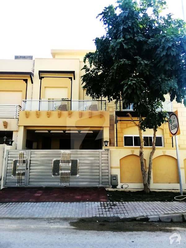 بحریہ ٹاؤن فیز 8 بحریہ ٹاؤن راولپنڈی راولپنڈی میں 5 کمروں کا 7 مرلہ مکان 1. 5 کروڑ میں برائے فروخت۔