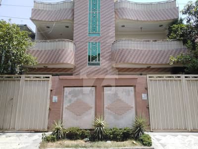 Here Is A Good Opportunity To Live In A Well-Built House Here Is A Good Opportunity To Live In A Well-Built House