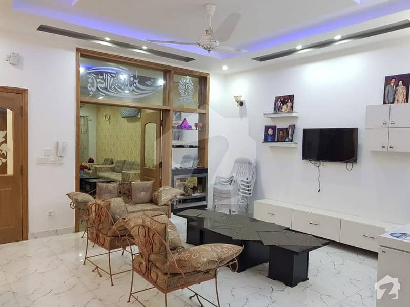 ڈی ایچ اے فیز 8 ڈیفنس (ڈی ایچ اے) لاہور میں 4 کمروں کا 10 مرلہ مکان 2. 45 کروڑ میں برائے فروخت۔