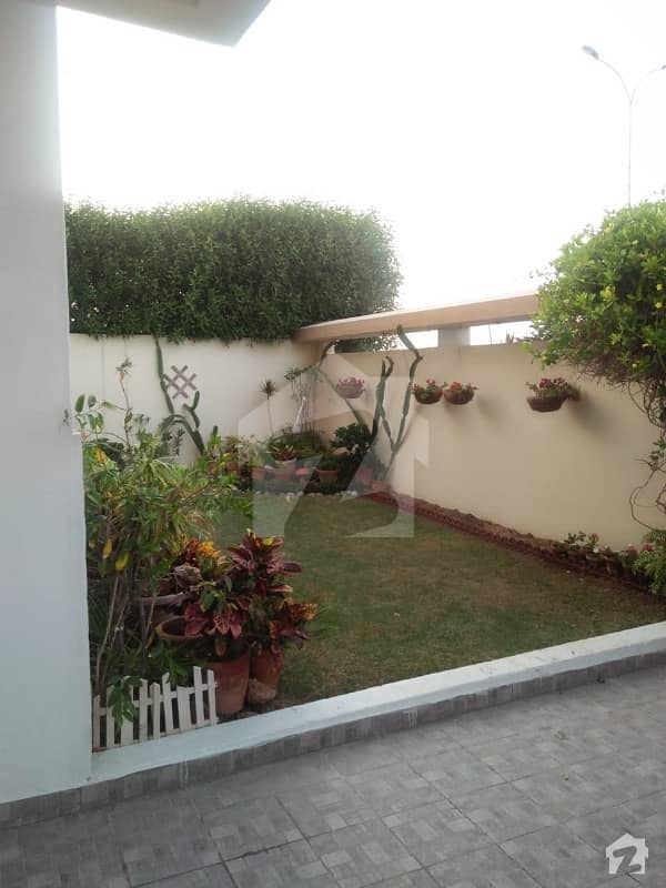 Bungalow 800 Square Yards NHS Zamzama