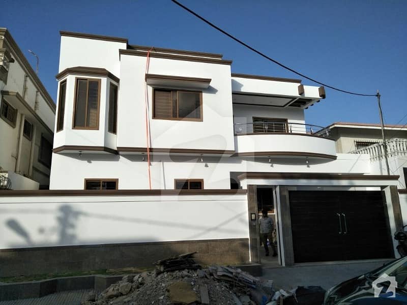 chance deal 300yard slightly used westopen independent bungalow in prime location of dha phase 4 karachi