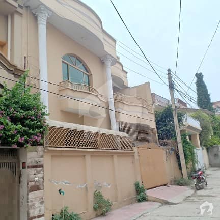 گلشن آباد راولپنڈی میں 6 کمروں کا 10 مرلہ مکان 1. 4 کروڑ میں برائے فروخت۔