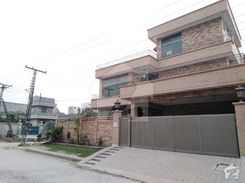 پی سی ایس آئی آر ہاؤسنگ سکیم لاہور میں 6 کمروں کا 1 کنال مکان 1.15 لاکھ میں کرایہ پر دستیاب ہے۔
