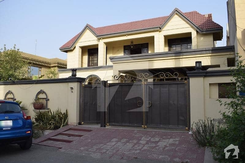 کوہ نور ٹاؤن فیصل آباد میں 5 کمروں کا 1 کنال مکان 6.5 کروڑ میں برائے فروخت۔