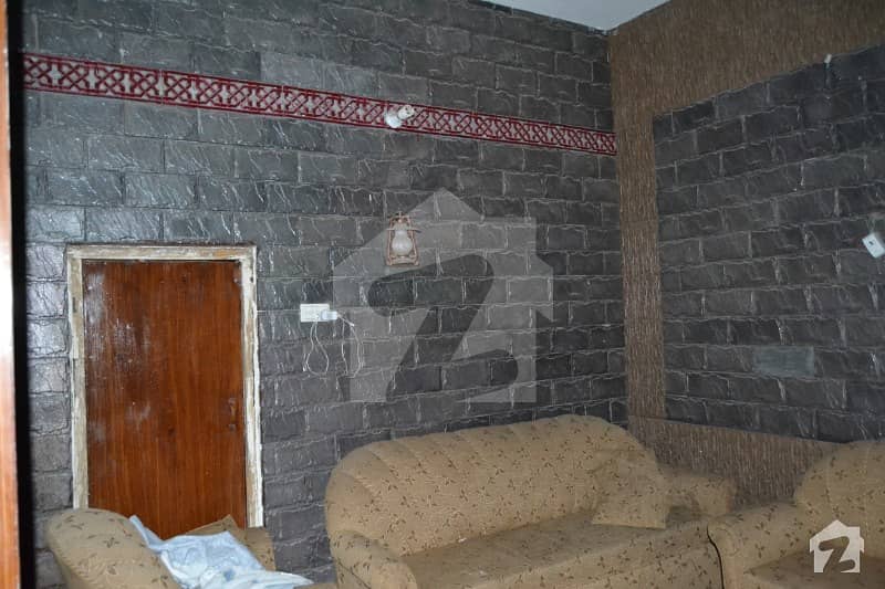 ڈی ٹائپ کالونی فیصل آباد میں 4 کمروں کا 7 مرلہ مکان 1.5 کروڑ میں برائے فروخت۔