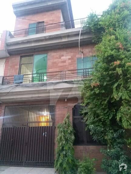 7.5 Marla Triple Storey House For Sale 7.5 Marla Triple Storey House For Sale