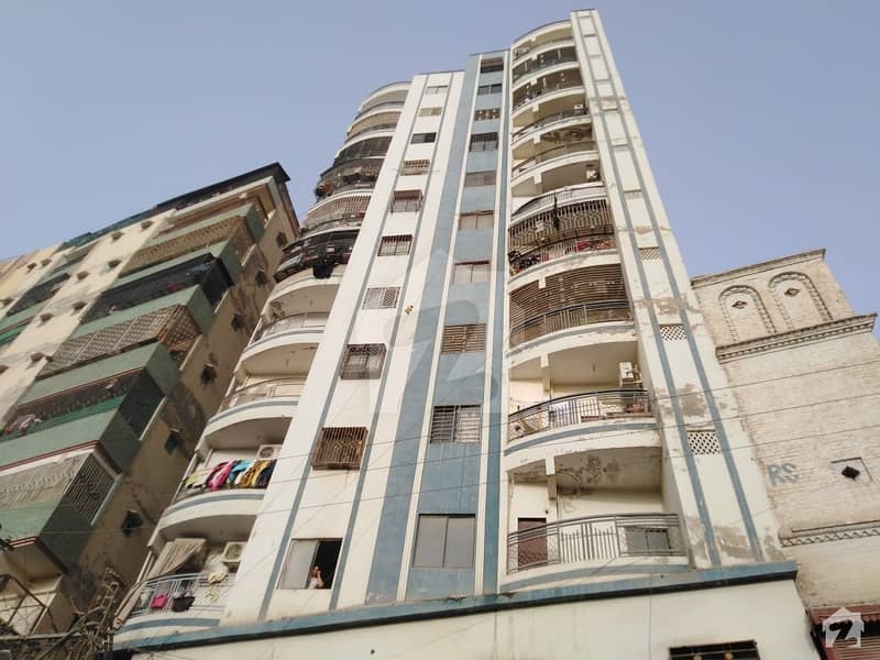 1400 Square Feet Flat Is Available For Sale