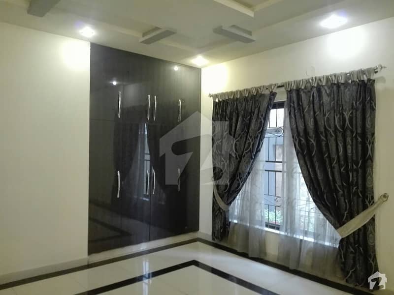 ائیر لائن ہاؤسنگ سوسائٹی لاہور میں 5 کمروں کا 1 کنال مکان 4. 5 کروڑ میں برائے فروخت۔
