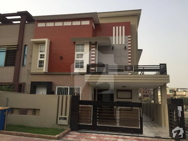 10 Marla Brand New Luxury House For Sale