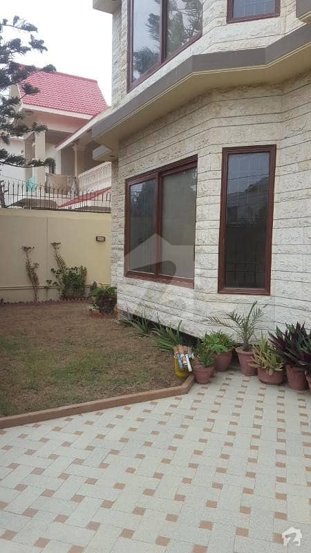 500 Yards Outclass Bungalow Available For Sale