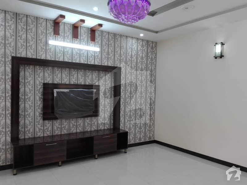 واپڈا ٹاؤن فیز 1 واپڈا ٹاؤن لاہور میں 6 کمروں کا 10 مرلہ مکان 2. 35 کروڑ میں برائے فروخت۔