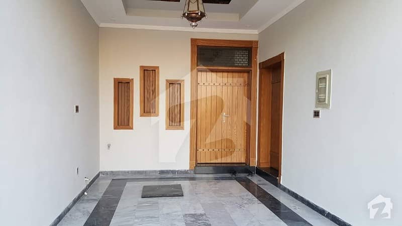 سوان گارڈن اسلام آباد میں 5 کمروں کا 7 مرلہ مکان 1.35 کروڑ میں برائے فروخت۔