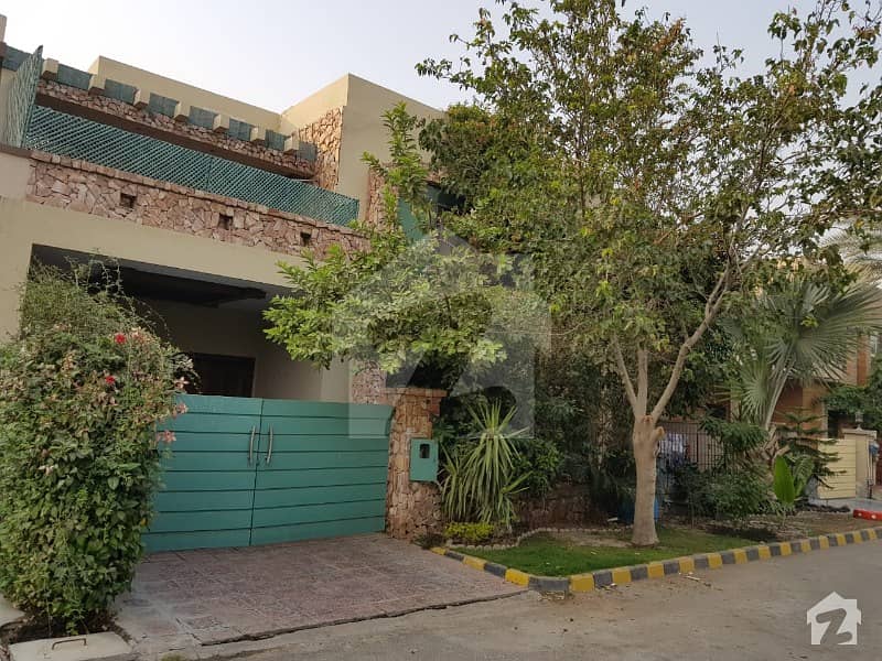 پیس وُوڈلینڈز بیدیاں روڈ لاہور میں 4 کمروں کا 9 مرلہ مکان 1. 7 کروڑ میں برائے فروخت۔
