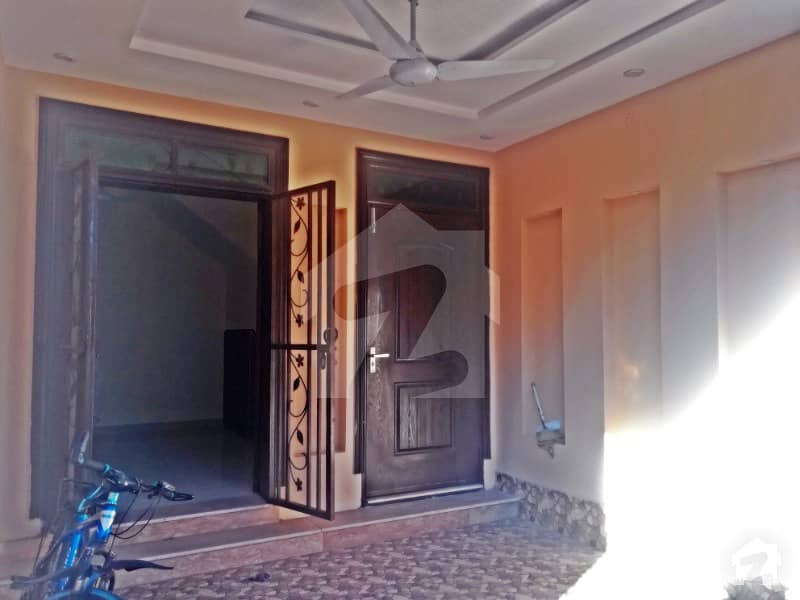 کینال گارڈن ۔ بلاک اے کینال گارڈن لاہور میں 4 کمروں کا 5 مرلہ مکان 1. 03 کروڑ میں برائے فروخت۔