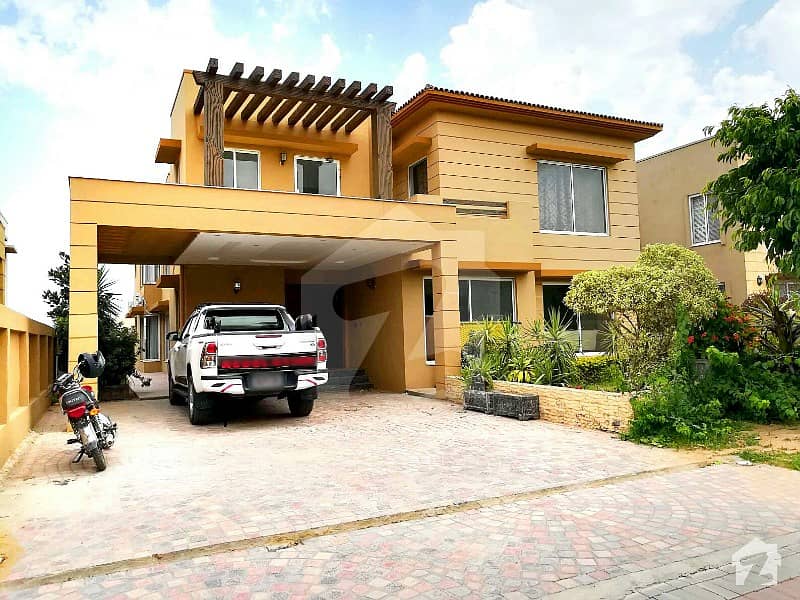 Spanish Villa On Ideal Location 60 Feet Road