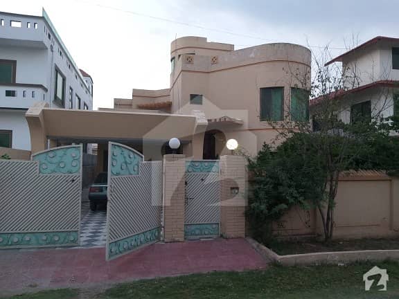A Beautiful 1 Kanal House Available For Rent