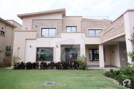 2 Kanal 6 Bedrooms Facing Golf Course Beautiful Villa For Sale In DHA Raya