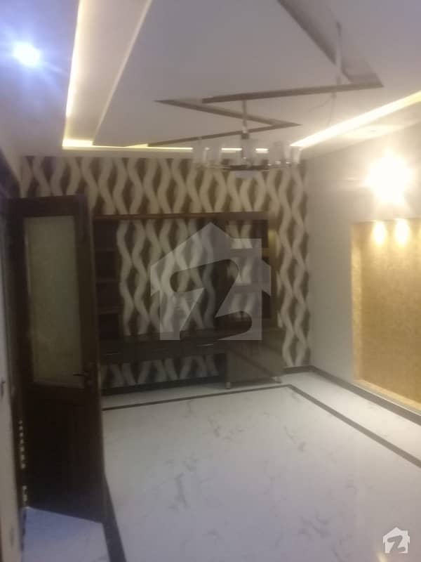 جوہر ٹاؤن فیز 2 جوہر ٹاؤن لاہور میں 5 کمروں کا 5 مرلہ مکان 1.55 کروڑ میں برائے فروخت۔