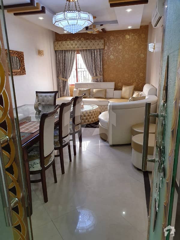 فریرے ٹاؤن کراچی میں 3 کمروں کا 9 مرلہ فلیٹ 3. 9 کروڑ میں برائے فروخت۔