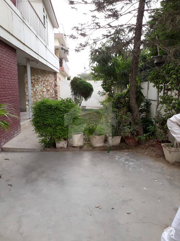 نارتھ ناظم آباد ۔ بلاک این نارتھ ناظم آباد کراچی میں 8 کمروں کا 1.2 کنال مکان 5.15 کروڑ میں برائے فروخت۔