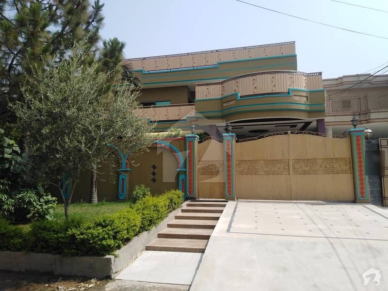 حیات آباد فیز 6 حیات آباد پشاور میں 7 کمروں کا 1 کنال مکان 4.7 کروڑ میں برائے فروخت۔