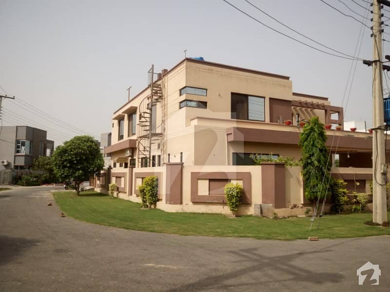 1 Kanal Beautiful Corner Bungalow For Immediate Sale In State Life Housing Society Block A