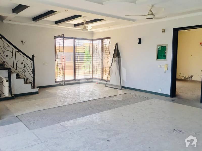 1 Kanal Slightly Used House For Sale in DHA Phase 3 XX Sector