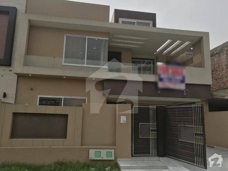 10 Marla Brand New Owner Build Bungalow In Paragon City For Sale