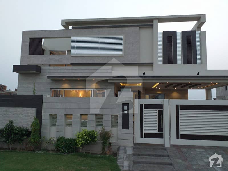 ڈی ایچ اے فیز 6 - بلاک ای فیز 6 ڈیفنس (ڈی ایچ اے) لاہور میں 5 کمروں کا 1 کنال مکان 3. 9 کروڑ میں برائے فروخت۔