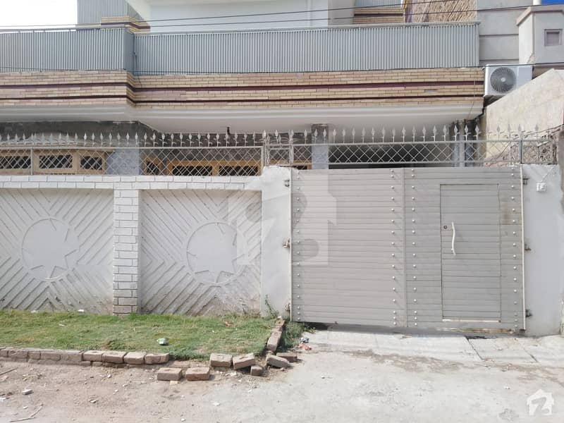 حیات آباد فیز 6 حیات آباد پشاور میں 7 کمروں کا 10 مرلہ مکان 2. 7 کروڑ میں برائے فروخت۔