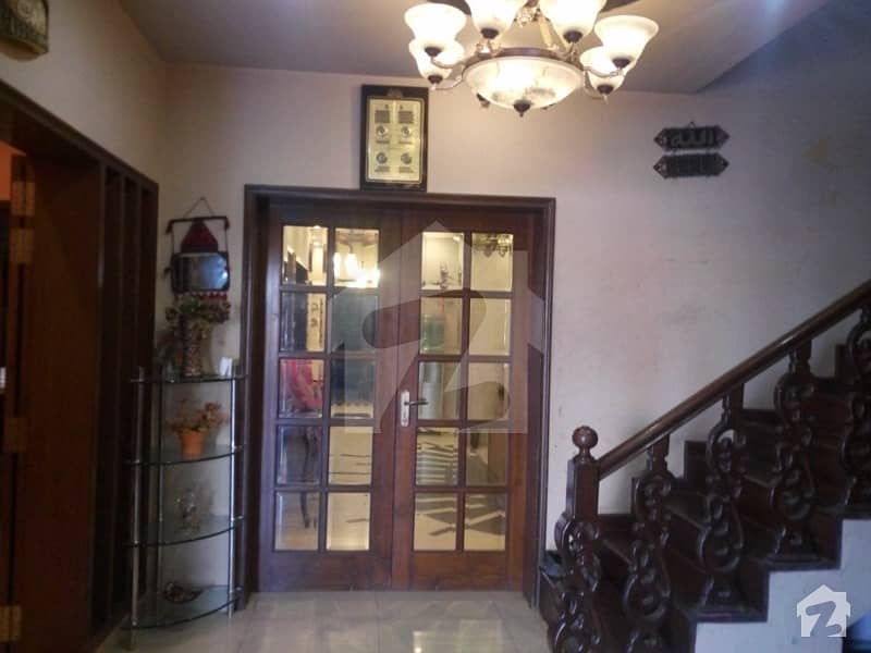 فیصل ٹاؤن ۔ بلاک سی فیصل ٹاؤن لاہور میں 5 کمروں کا 10 مرلہ مکان 1. 85 کروڑ میں برائے فروخت۔