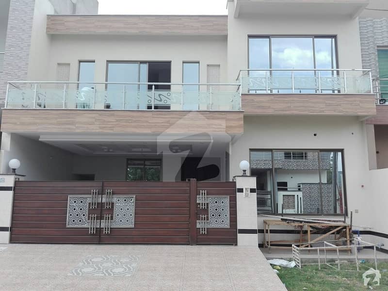 ایڈن ویلی فیصل آباد میں 4 کمروں کا 7 مرلہ مکان 1. 75 کروڑ میں برائے فروخت۔