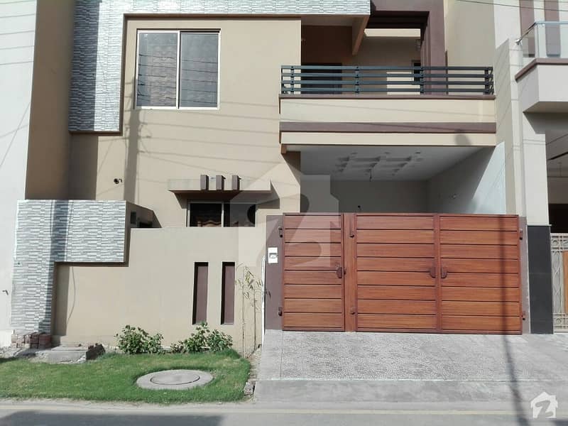ایڈن ویلی فیصل آباد میں 3 کمروں کا 5 مرلہ مکان 1. 25 کروڑ میں برائے فروخت۔