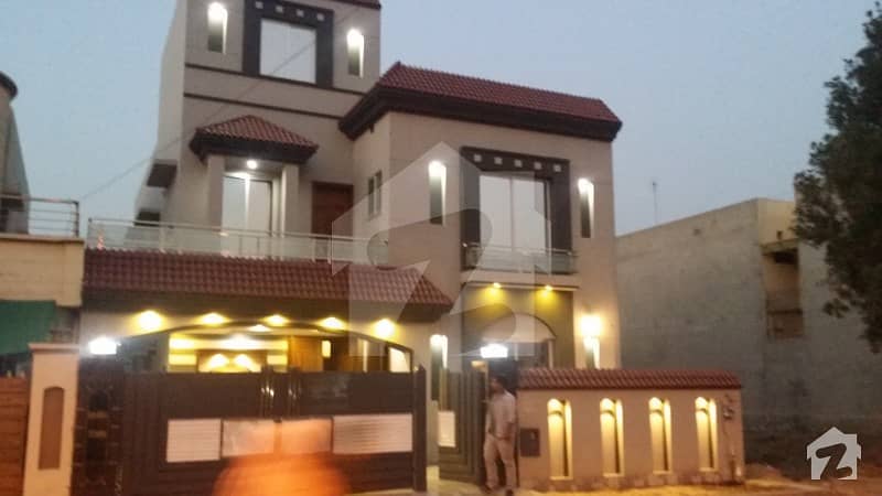 V Vip Executive Class   10 Marla Brand New Luxurious House Close  Park In Bahria Town Lahore