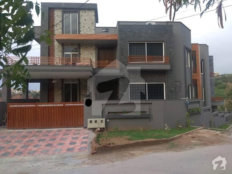 1 Kanal 3 Storey Brand New House For Sale
