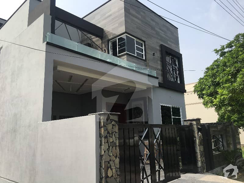 10 Marla Beautiful Brand New House For Sale
