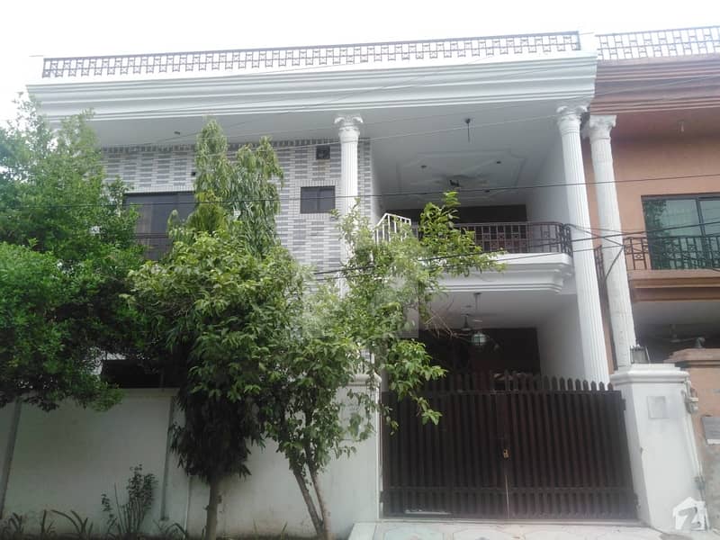 فیصل ٹاؤن ۔ بلاک بی فیصل ٹاؤن لاہور میں 4 کمروں کا 10 مرلہ مکان 2.45 کروڑ میں برائے فروخت۔