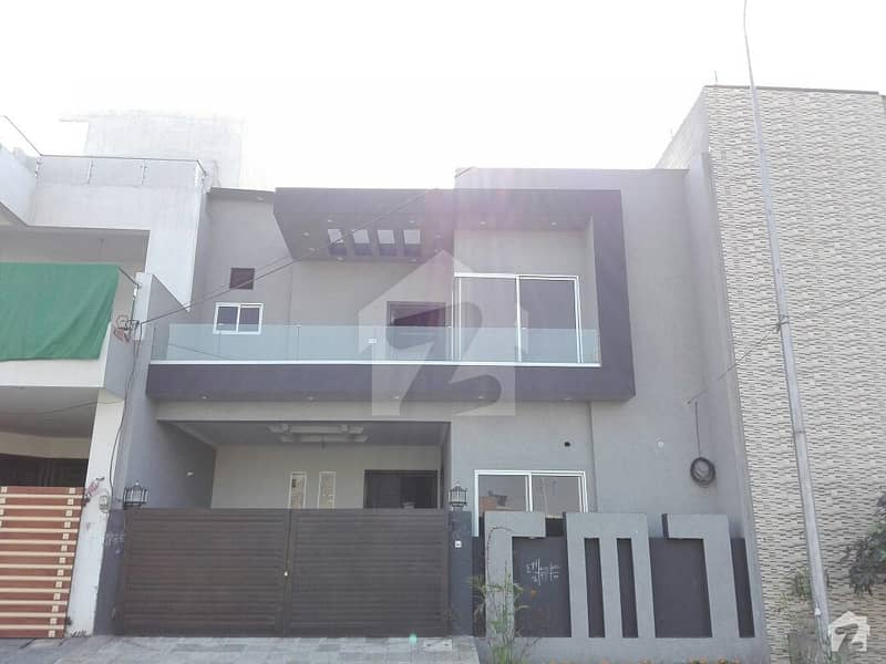 ایڈن ویلی فیصل آباد میں 3 کمروں کا 5 مرلہ مکان 1. 15 کروڑ میں برائے فروخت۔