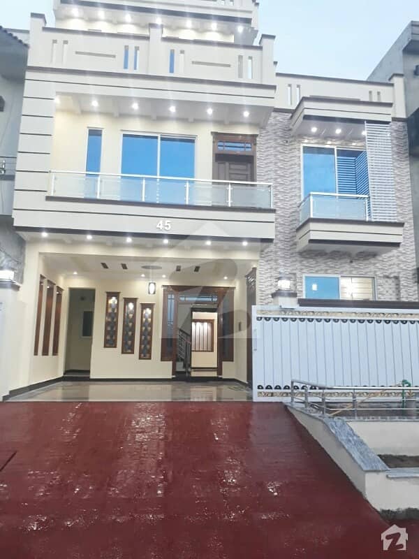 New House  FOR     SALE       
    30×60
H.  NO.  45
ST.  NO.   64
G. 13/2 . ISLAMABAD MODERN  LUXURY    
30*60 Brand New House Double Story main street 5 bed 6 bath 2 kitchen fully tilled floor with all facilities 1st entry new map construction
