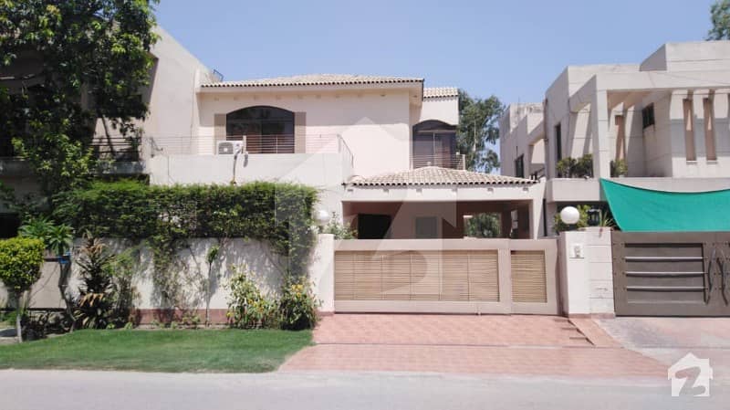 10 Marla Slightly Used House for Sale in Phase 4 DHA