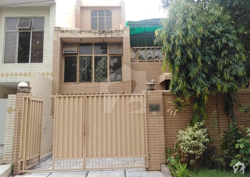 10 Marla Facing Park Double Storey House Is Available For Rent