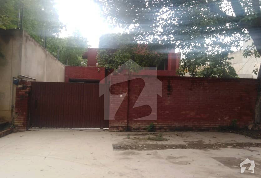 1 Kanal Outer Circle Double Storey House Is Available For Sale