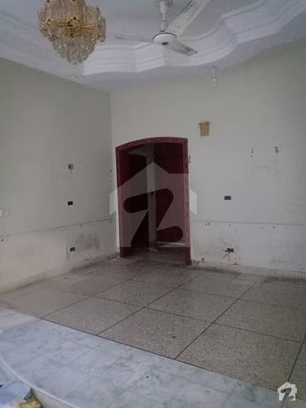 گلبرگ لاہور میں 4 کمروں کا 1 کنال مکان 1.6 لاکھ میں کرایہ پر دستیاب ہے۔