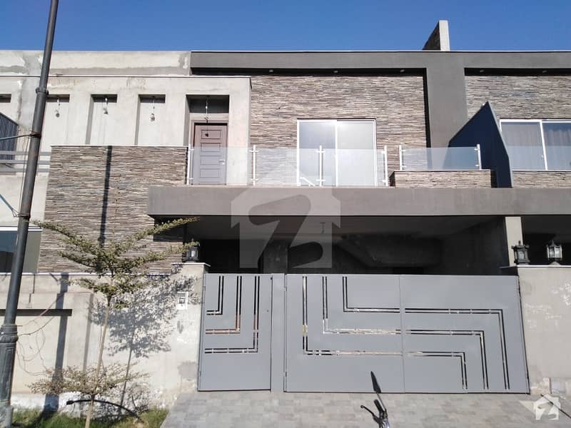 ایڈن آچرڈ فیصل آباد میں 7 مرلہ مکان 1.5 کروڑ میں برائے فروخت۔