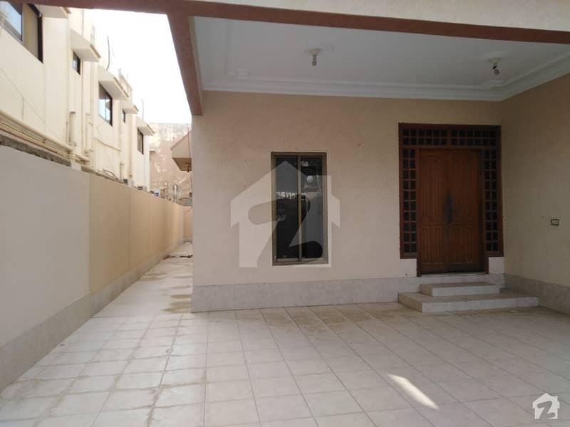 5 Bedroom 500 Square Yards Well Maintained Bungalow Near Bukhari Commercial Dha Phase 6 Is Available For Sale