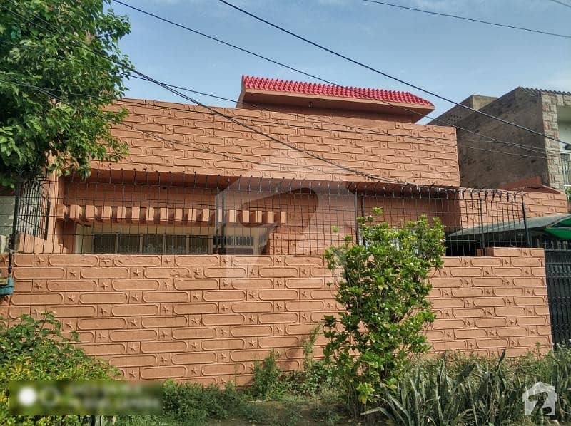 ماڈل ٹاؤن - بلاک ایس ماڈل ٹاؤن لاہور میں 3 کمروں کا 10 مرلہ مکان 40 ہزار میں کرایہ پر دستیاب ہے۔