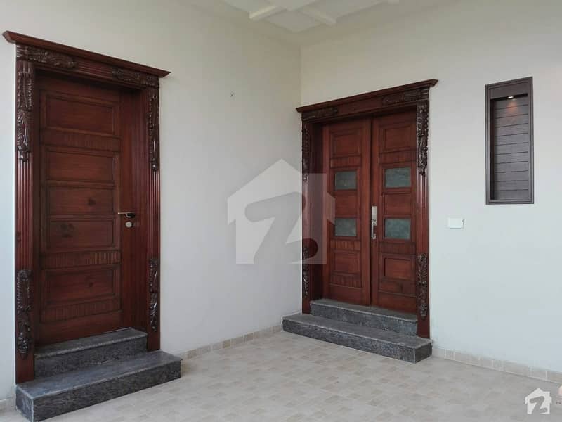 ماڈل سٹی ون کینال روڈ فیصل آباد میں 4 کمروں کا 7 مرلہ مکان 1. 4 کروڑ میں برائے فروخت۔