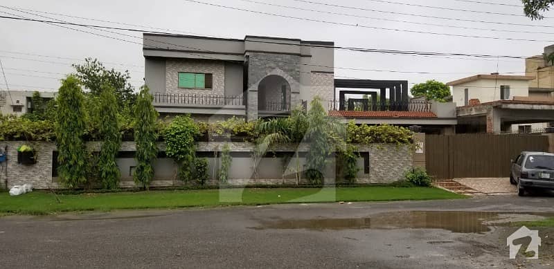 واپڈا ٹاؤن لاہور میں 6 کمروں کا 2 کنال مکان 5.3 کروڑ میں برائے فروخت۔