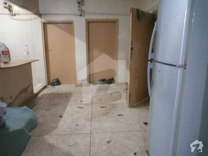 نشتر روڈ (لارنس روڈ) کراچی میں 3 کمروں کا 6 مرلہ فلیٹ 55 لاکھ میں برائے فروخت۔